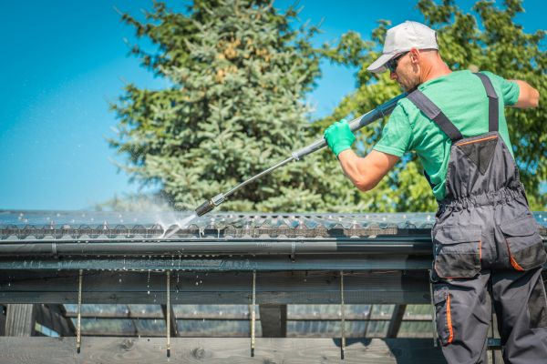 Cost of Gutter Power Washing in Venice