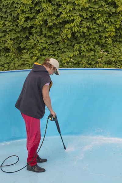 Cost of Pool Pressure Washing in Venice