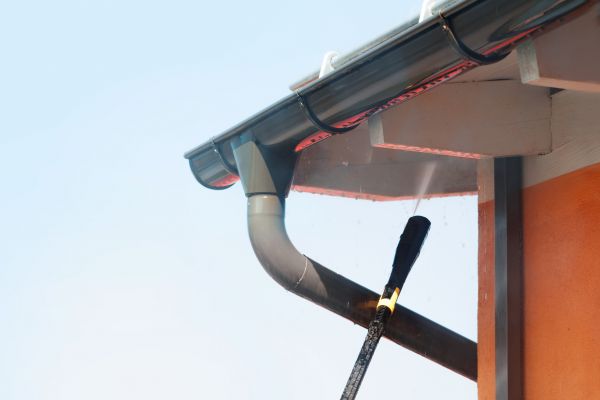 Eaves Power Washing in Venice